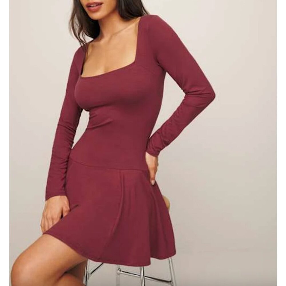 Elegant Burgundy Long Sleeve Dress